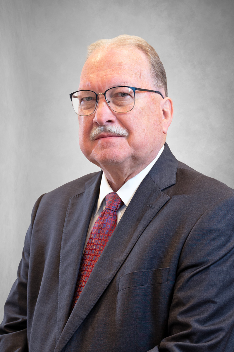 J. Robert Lyons, Jr. headshot